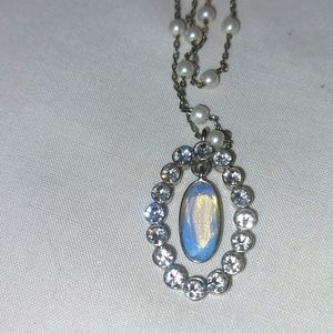 Necklace Very Decorated Pearl's, Rhinestones,Iridescent Piece in the Middle .